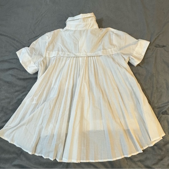 Banana Republic White Button Down Shirt 

#1119 - Picture 7 of 7